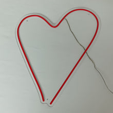 Charger l'image dans la galerie, Beautiful red heart neon sign
