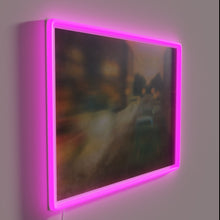 Charger l'image dans la galerie, Vibrant evening ambiance with customizable RGB neon lighting effect glow.