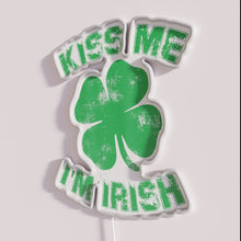 Charger l'image dans la galerie, St. Patrick's Day Ireland themed vintage style kiss me shamrock neon sign