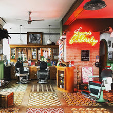 Charger l'image dans la galerie, barber shop neon sign