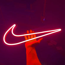 Charger l'image dans la galerie, red nike swoosh light