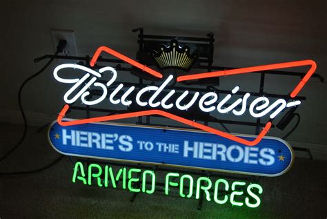 Signe de néon des forces armées de Budweiser