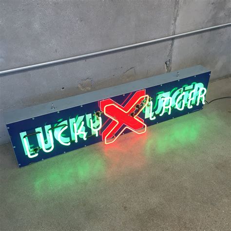 Signe de néon Lucky Lager