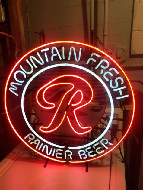 Enseignes de néon Rainier Beer à vendre