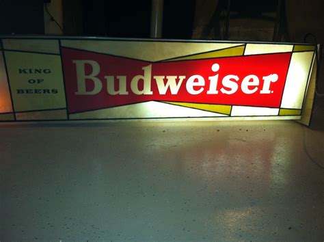 Old Budweiser allume des signes