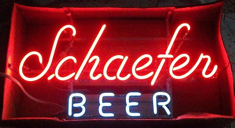 Enseigne au néon de la bière Schaefer