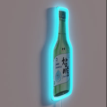Charger l&#39;image dans la galerie, Add vibrant Korean nightlife flair with customizable Soju neon signs.