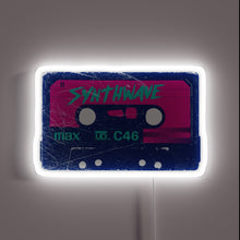 Charger l&#39;image dans la galerie, Retro cassette tape neon sign with “SYNTHWAVE” in bold — a must-have for vaporwave or retrowave aesthetics.