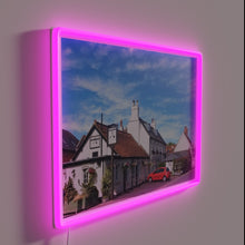Charger l&#39;image dans la galerie, RGB illuminated signage of &#39;The Queen&#39;s Head&#39; pub name