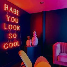 Charger l&#39;image dans la galerie, babe you look so cool neon sign