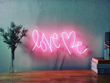 Charger l&#39;image dans la galerie, Love me pink neon sign LED