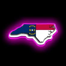 Charger l&#39;image dans la galerie, Carte de Caroline du Nord avec le signe de néon du drapeau de l&#39;État de Caroline du Nord