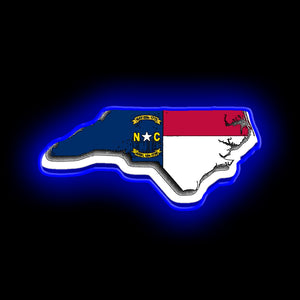 Carte de Caroline du Nord avec le signe de néon du drapeau de l'État de Caroline du Nord