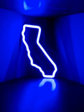 Charger l&#39;image dans la galerie, California neon sign